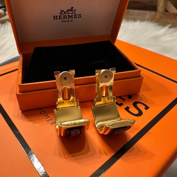 🧡HERMES Gold Plated and Enamel Clip-on Earrings🧡 - Picture 4 of 4